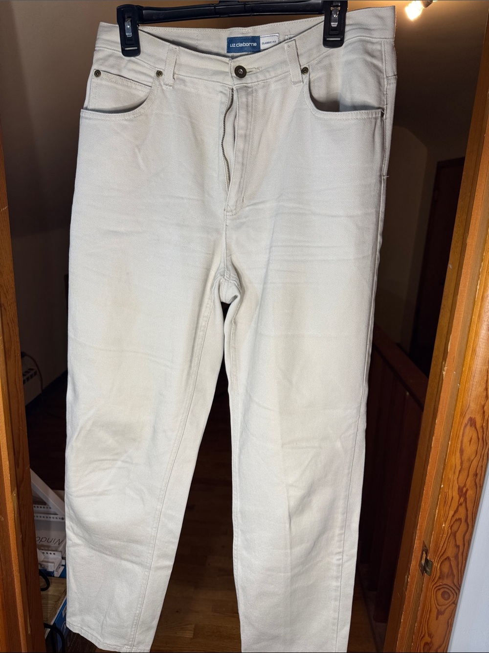Liz Claiborne Women’s Off-White Straight Jeans